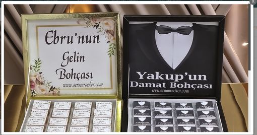 Gelin & Damat Temalı Ürün Baskı, Gelin Damat Temalı Ürün Baskı, Bursa Gelin Damat Temalı Ürün Baskı Saten Takı Kurdelesi Baskı, Gelin Yaka Kokardı, Damat Yaka Kokardı,  Gelin Yüz Maskesi Baskı, Damat Yüz Maskesi Baskı, Kına Tefi İsim Baskı, Gelin Tefi İsim Baskı, Kişiye Özel Kendin Tasarla İsimli Tarihli Kına, Gelin Damat Temalı Kahve Sunum Seti, Gelin Damat Temalı Karikatürlü Yastık, Gelin Damat Temalı Bayrak, Gelin ve Damat Temalı Nikâh Şekeri Magnet Açacak, Gelin ve Damat Temalı Çikolata Kutusu Baskı, Gelin Kahve Fincanı Baskı, Damat Kahve Fincanı Baskı, Gelin Evi Sticker Baskı, Damat Evi Sticker Baskı